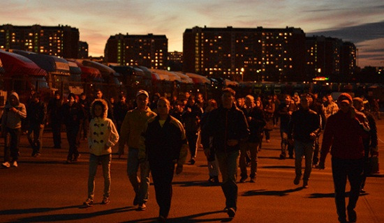 莫斯科发生骚乱事件，约400人被捕。
