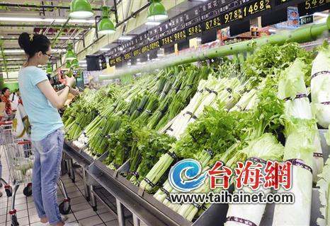 菜价持续上扬,市民买蔬菜也得精打细算了(资料图片)" border=