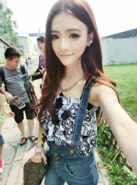OMG微博女神全靠PS 真人吓死爹