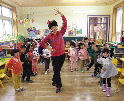 嗨 我叫陈鸣 我是名幼儿教师,我为孩子营造快乐