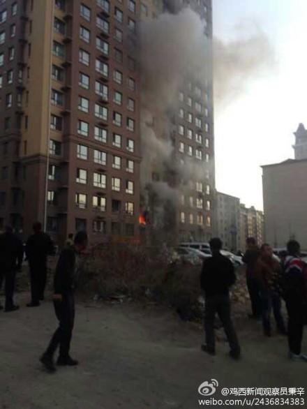 黑龙江鸡西住宅楼爆炸事故已致3死近20伤(组图)