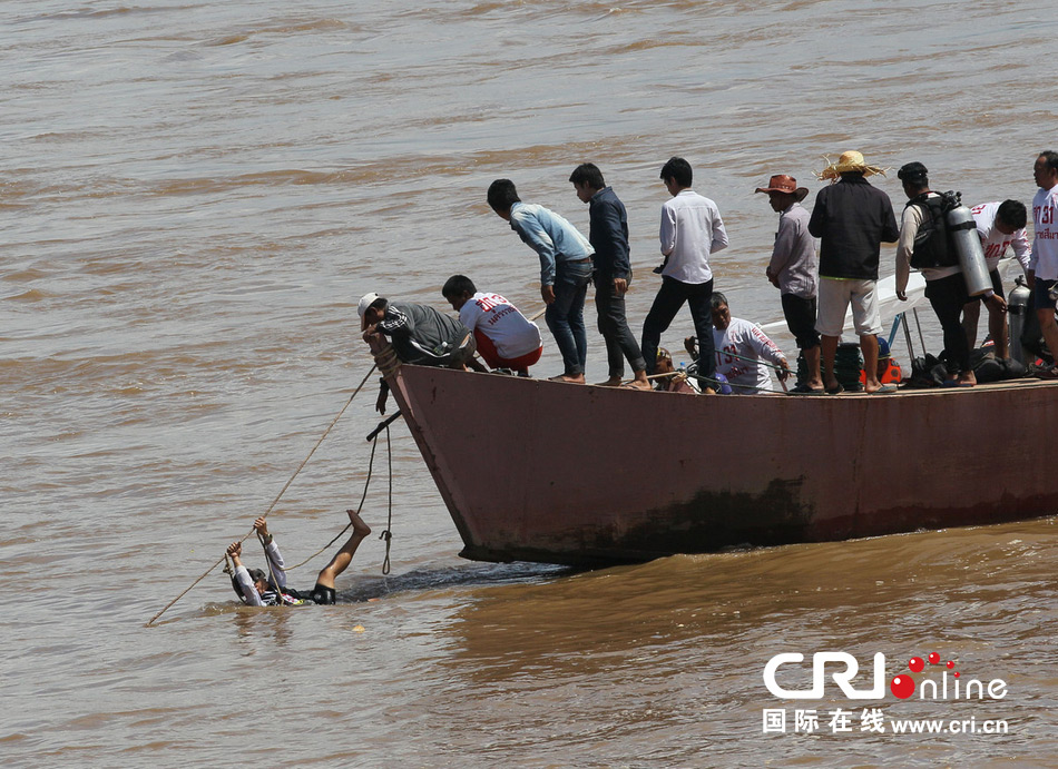 据报道称,老挝航空公司的一架航班在巴色附近坠入湄公河.