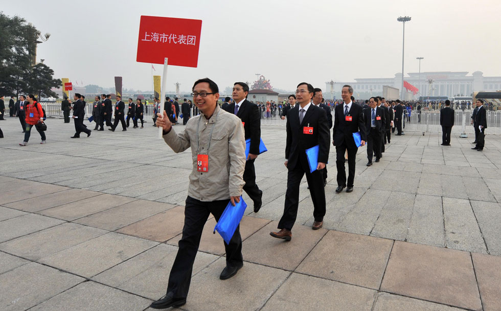 中国工会十六大开幕 代表步入人民大会堂(图)