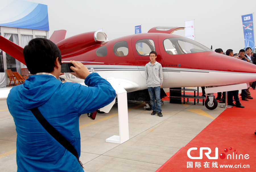本届通航大会飞机静态展在蒲城内府机场举行
