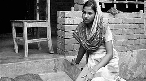 在印度，一些人使用交易、强迫或欺骗手段使不少女性成为佣人、妓女或者结婚对象