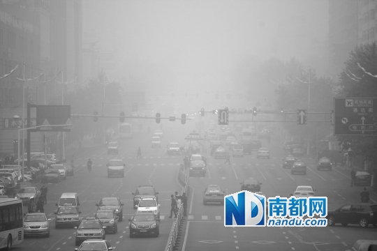 哈尔滨供暖首日PM2.5爆表 雾霾致高速多车连
