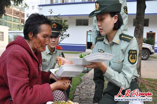 七旬老人迷路走失 云南南伞边防派出所民警帮