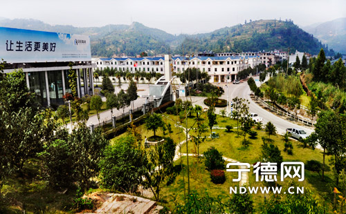 从我省最北端的沙埕镇中心渔港向南,经龙安开发区10万吨码头,福鼎绿色