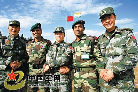 辛格访华获"不寻常待遇" 两国握手世界注目