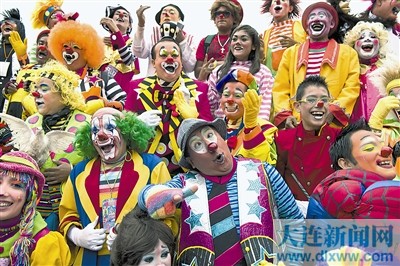 小丑全家福(图)