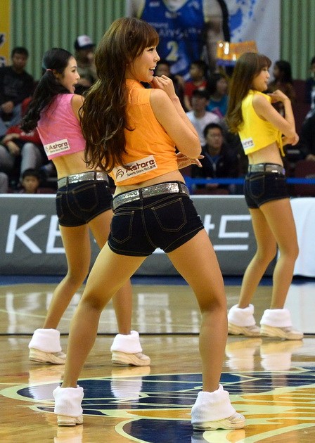 韩国篮球啦啦队热舞露安全裤