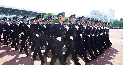 近日,市高级中学(华师海宁)记者团小记者前往浙江警察学院开展首次