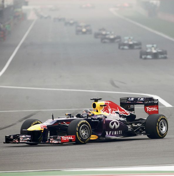 图文:2013f1印度站正赛 维特尔赛车特写