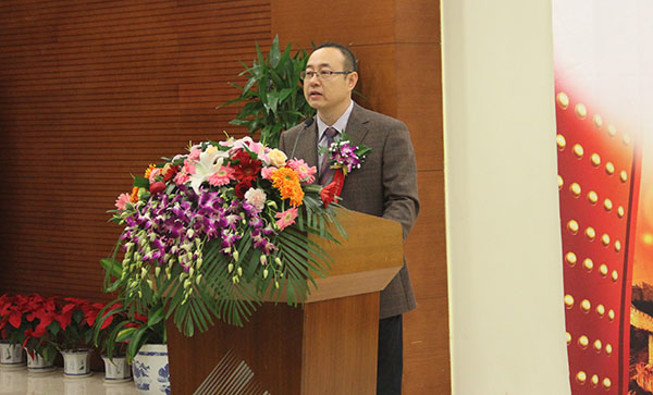 北京清洁行业协会秘书长翟佳梁宣布大会开幕