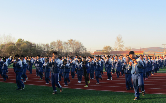 小学六年级体育上表格式教案_表格式体育教案_小学六年级体育上表格式教案