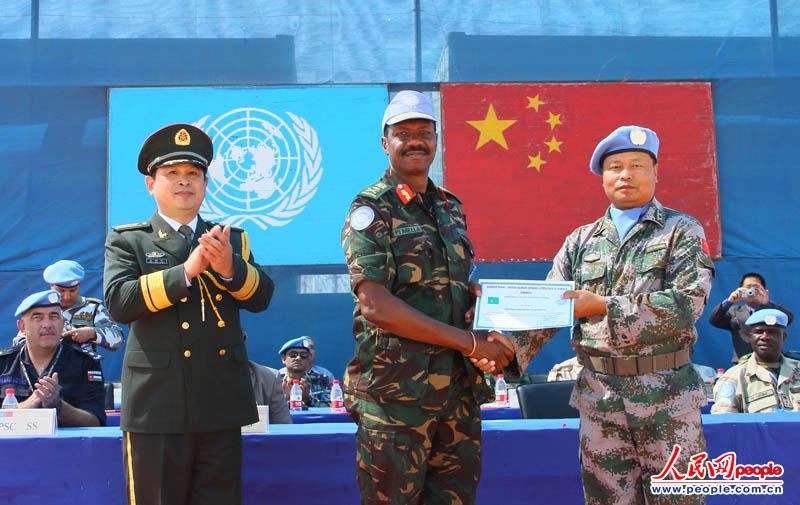 我驻苏丹达尔富尔维和部队荣获联合国“和平荣誉勋章”(组图)-搜狐滚动