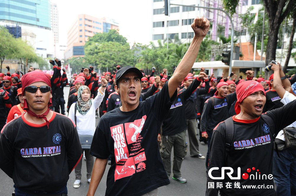 【组图】印尼工人爆发全国大罢工要求加薪(高清组图)