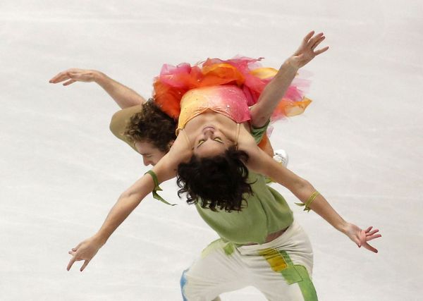 图文:花滑中国杯冰舞自由舞 法国老将经典瞬间