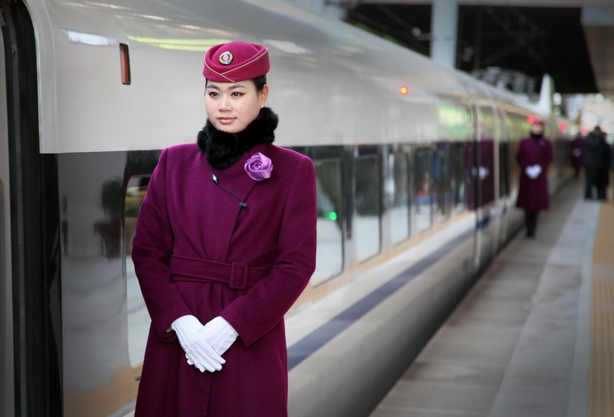 市长评中国高铁:速度超玛莎拉蒂 噪音像猫喘(组