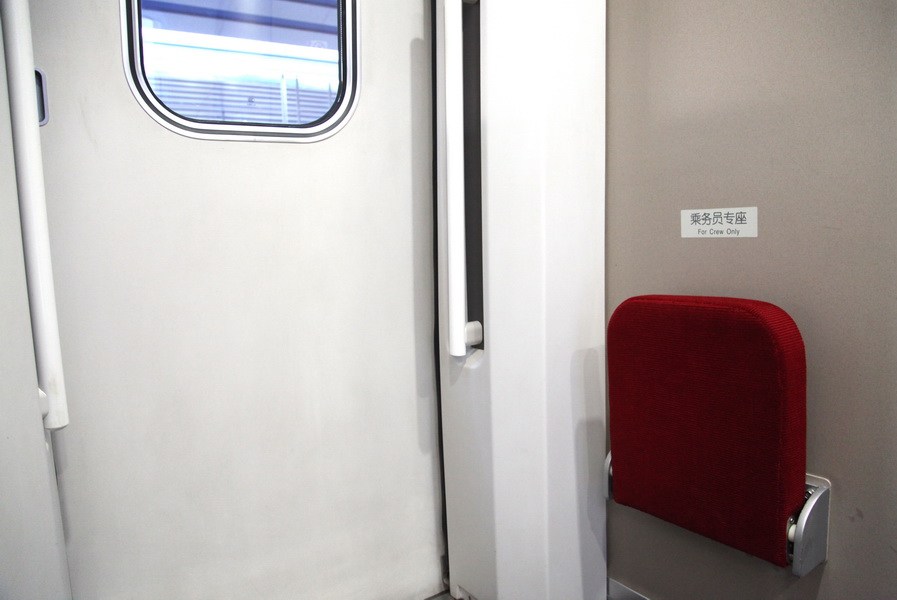 市长评中国高铁:速度超玛莎拉蒂 噪音像猫喘(组