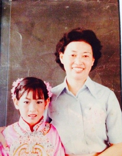刘若英晒儿时浓妆旧照 网友齐呼像巩俐(图)