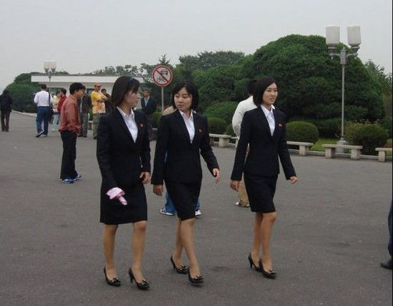 朝鲜时尚女性:短裙已普遍 超短裙开始流行(图)