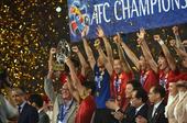 亚冠图：恒大夺冠登顶亚洲 里皮举起亚冠奖杯