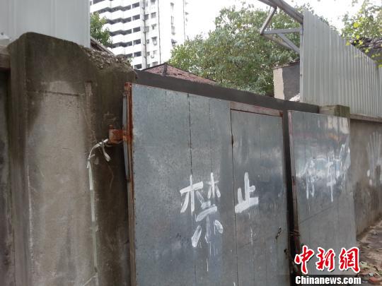 南京慰安所旧址内的垃圾中转站已经撤除，垃圾已经清运干净。 卢辉 摄