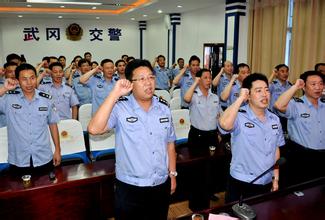 武冈交警勇救他人牺牲昔日医生吸毒成凶手图