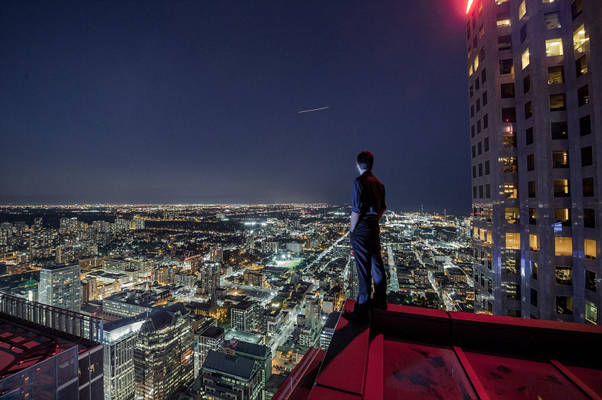 加拿大男子惊险攀爬300米高楼拍壮景(高清组图)-搜狐滚动