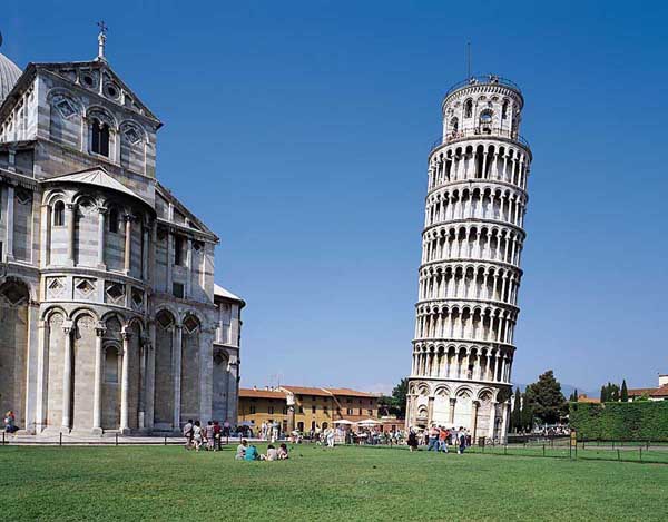 意大利的罗马式建筑--比萨斜塔