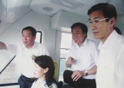 客运集团有限公司董事长,总经理隋悦家陪同时任大连市委书记张成寅