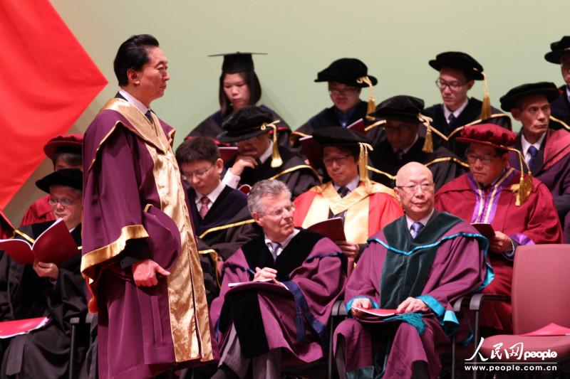 本前首相鸠山由纪夫获香港城市大学荣誉博士学