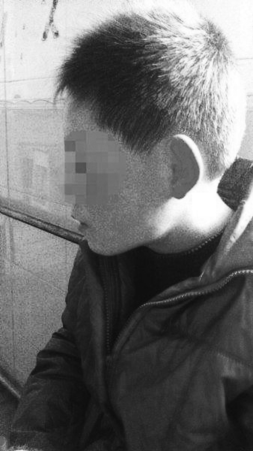 滞留在救助站的小龙 《兰州晚报》供图Y