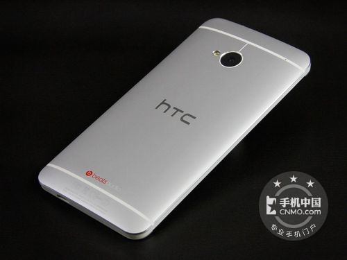 HTC One背面图片