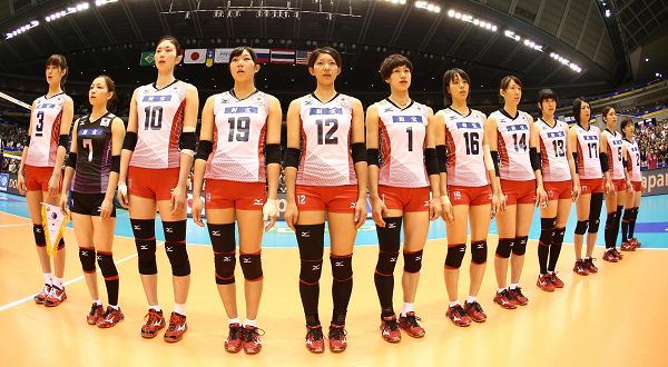 图文:2013女排大冠军杯 日本队奏国歌