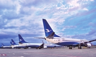 音符的新飞机降落在厦门国际机场,随着这架飞机的加盟,厦门航空的