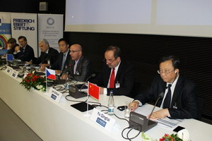 驻捷克大使于庆泰出席第九届布拉格安全会议(