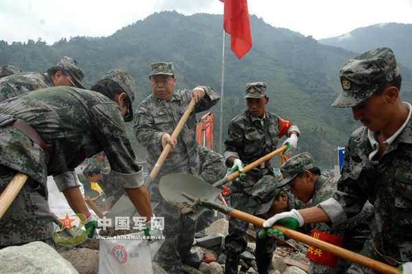 四川省军区司令员政委同时调整 李亚洲任司令员