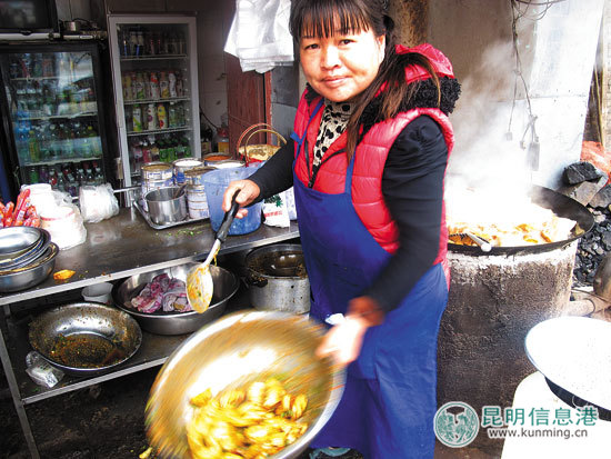 会泽洋芋西施:一年炸洋芋卖百万元(组图)