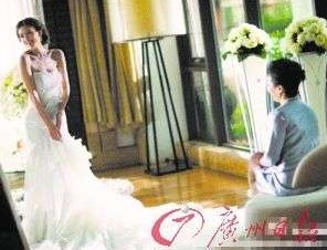 林志玲试婚纱 被调侃：女神再不结婚就要疯了