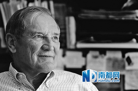85岁的朝鲜战争美籍老兵梅里尔·E·纽曼。