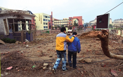 青岛市黄岛区,两名学生回到爆炸事故之后的青岛