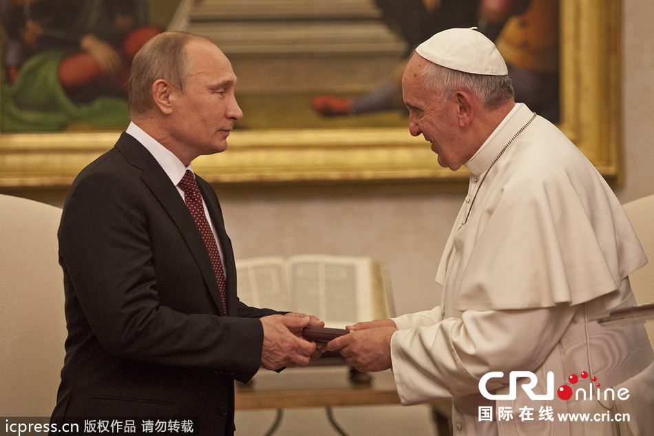 教宗方济各在梵蒂冈接见了俄罗斯总统普京