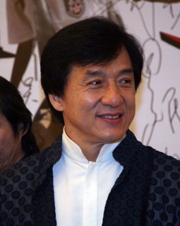 成龙曾拒某节目亿元薪酬 休闲装首现"第一超模(组图)