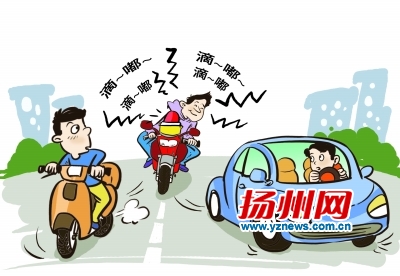 一些摩托车和电动车“改装” 摩托车装成“救护车”