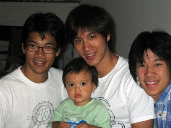 王力宏和哥哥(左)弟弟(右)小侄子