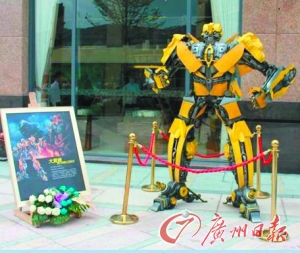 灯湖左岸机器人展。
