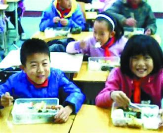 青岛学生营养餐新规:每周至少三次加粗粮(图)