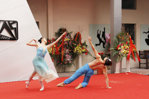 上海175当代舞团成立 主打原创力推培训